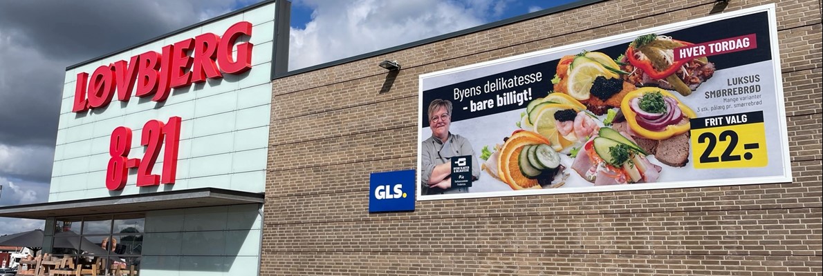 Nye store facade skilte monteret med Flexsign reklameløsning hos Løvbjerg Supermarkeder